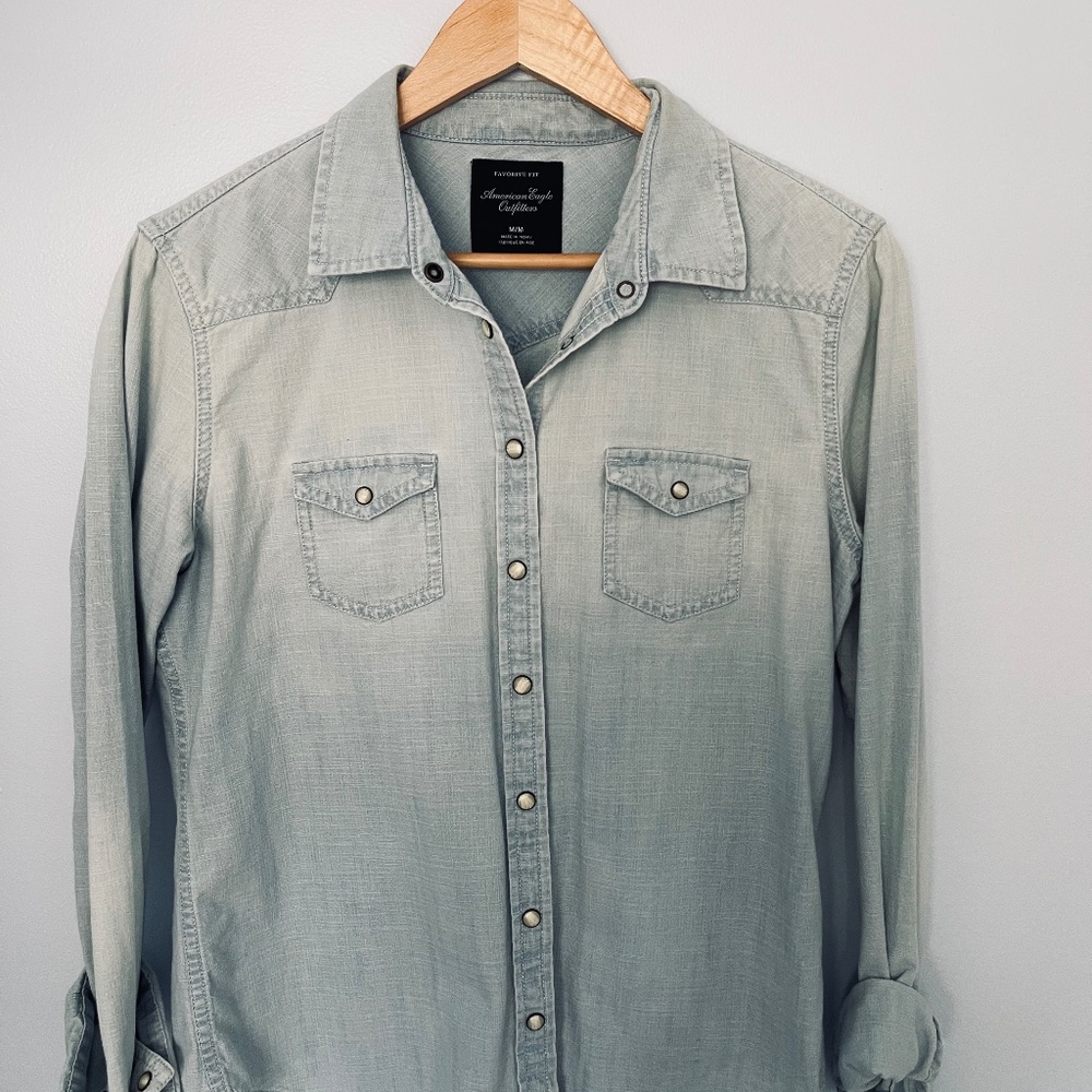 🌟 Cute American Eagle Denim Button-Up Long Sleeve 🌟